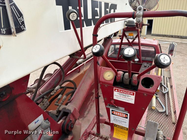 image for item FT6800 1980 Ford F800 digger derrick truck