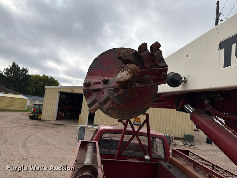 image for item FT6800 1980 Ford F800 digger derrick truck
