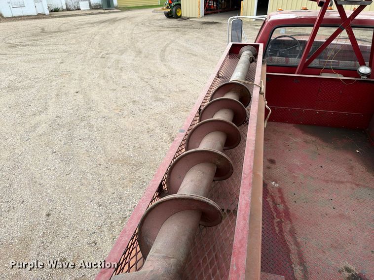 image for item FT6800 1980 Ford F800 digger derrick truck