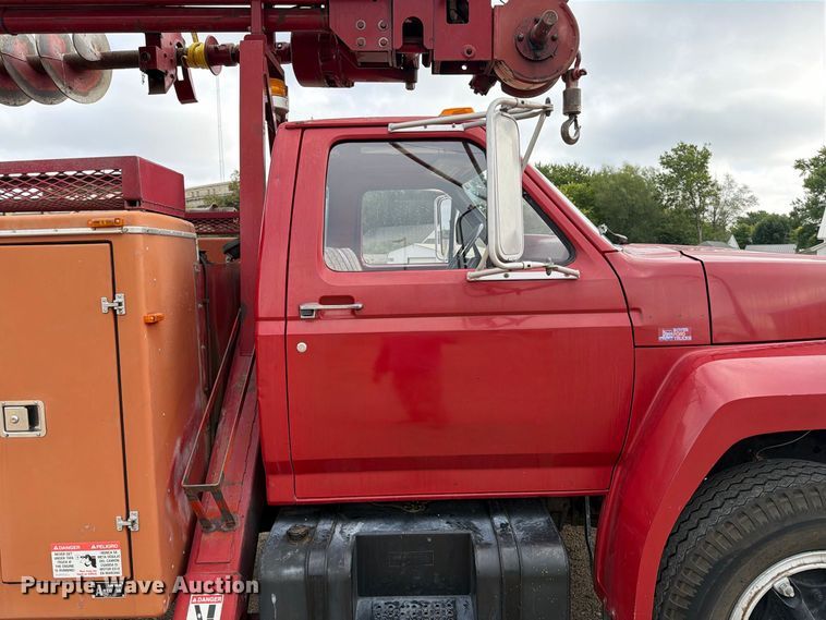 image for item FT6800 1980 Ford F800 digger derrick truck