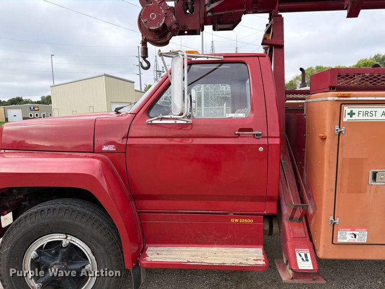 image for item FT6800 1980 Ford F800 digger derrick truck