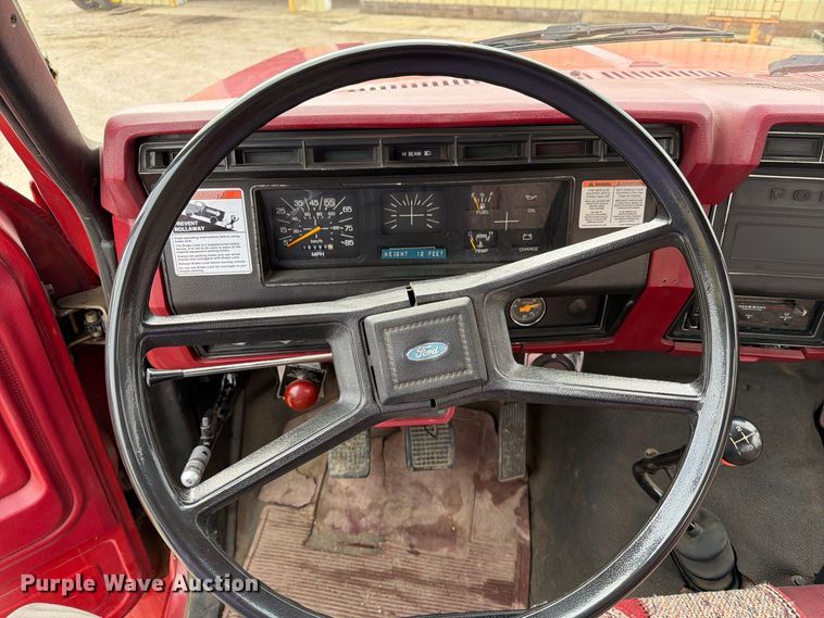image for item FT6800 1980 Ford F800 digger derrick truck