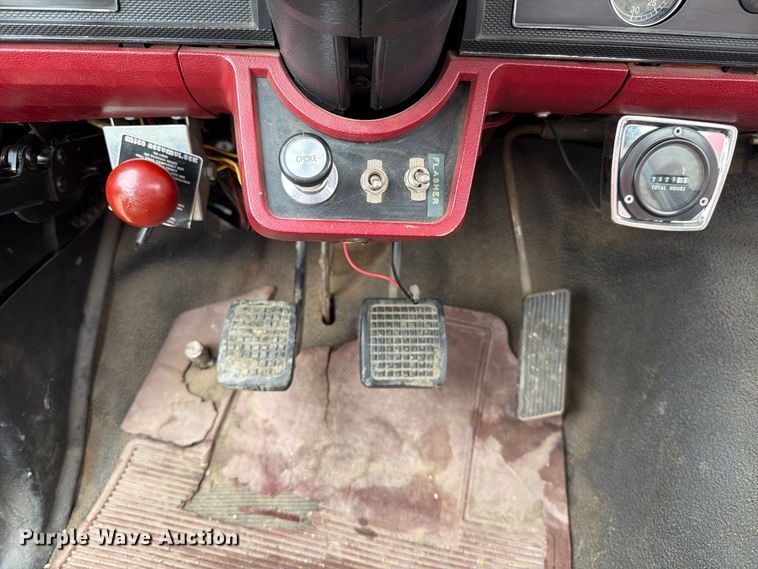 image for item FT6800 1980 Ford F800 digger derrick truck