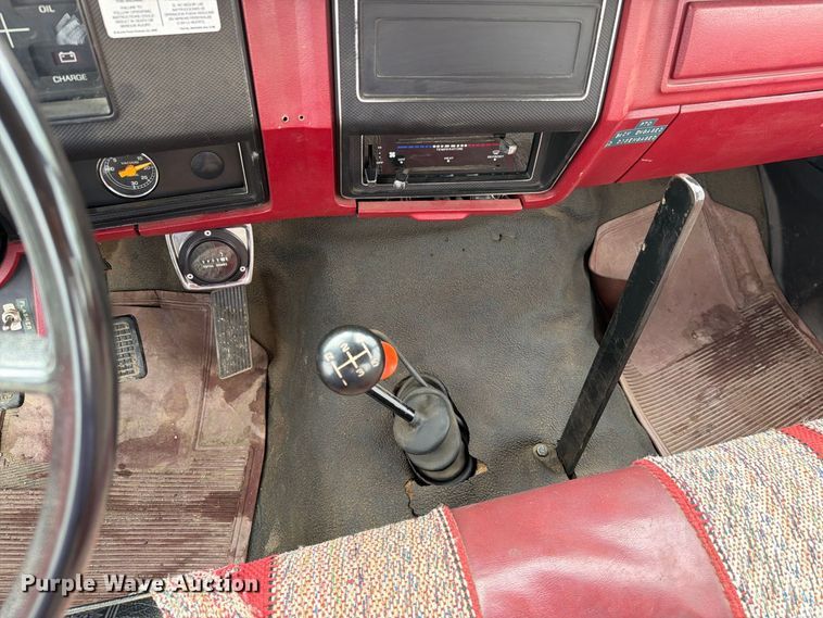 image for item FT6800 1980 Ford F800 digger derrick truck