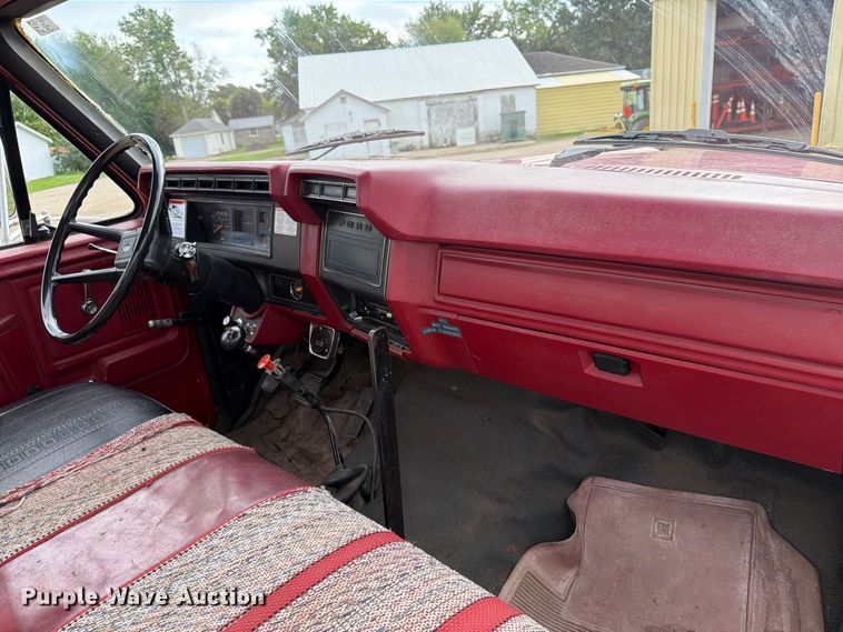image for item FT6800 1980 Ford F800 digger derrick truck