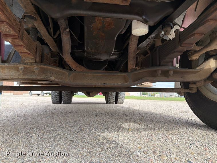 image for item FT6800 1980 Ford F800 digger derrick truck