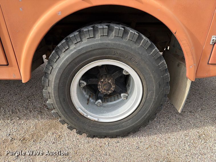 image for item FT6800 1980 Ford F800 digger derrick truck