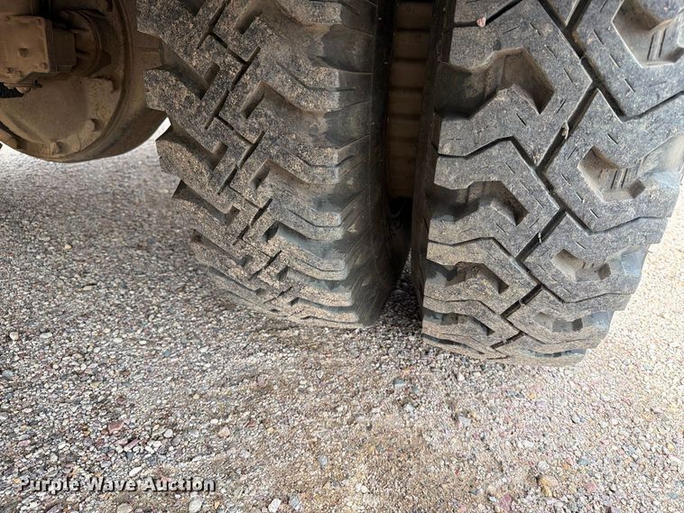 image for item FT6800 1980 Ford F800 digger derrick truck