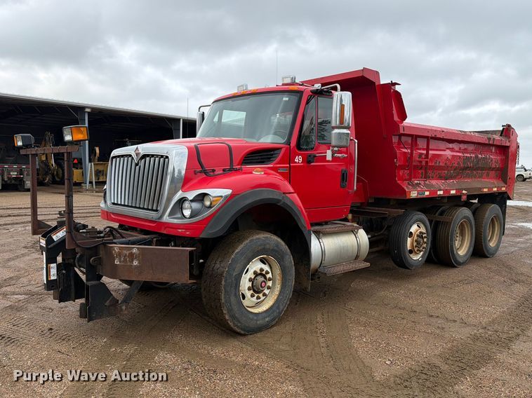 2010 International 7600 dump truck