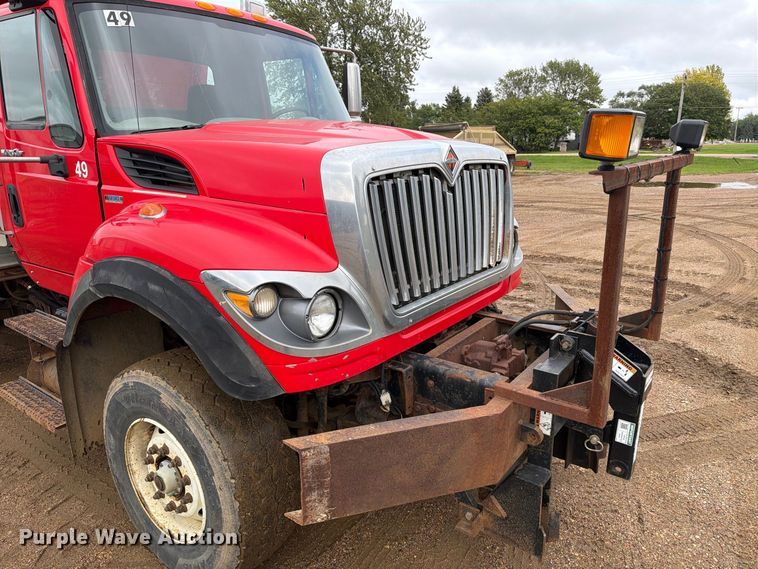 image for item FT6805 2010 International 7600 dump truck