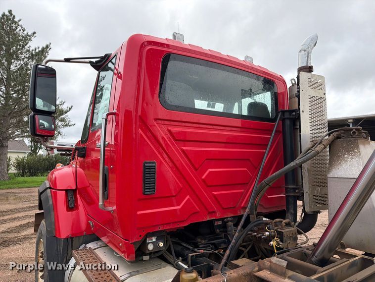 image for item FT6805 2010 International 7600 dump truck