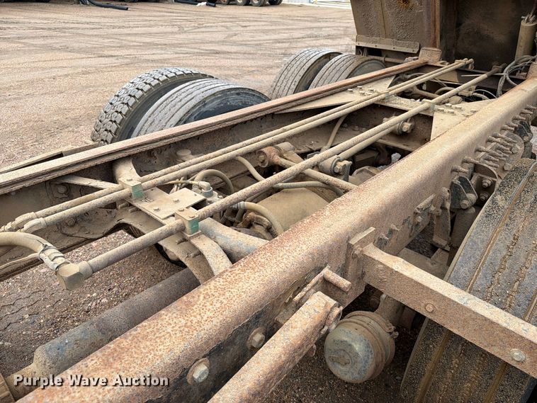 image for item FT6805 2010 International 7600 dump truck