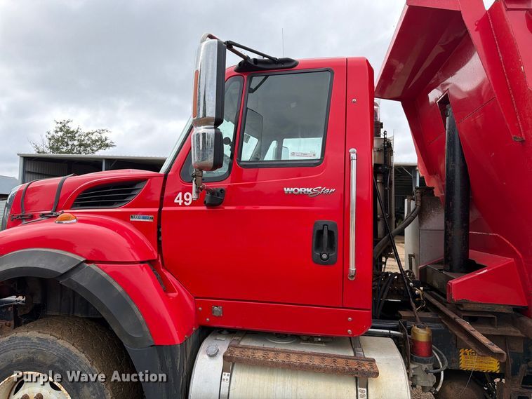 image for item FT6805 2010 International 7600 dump truck