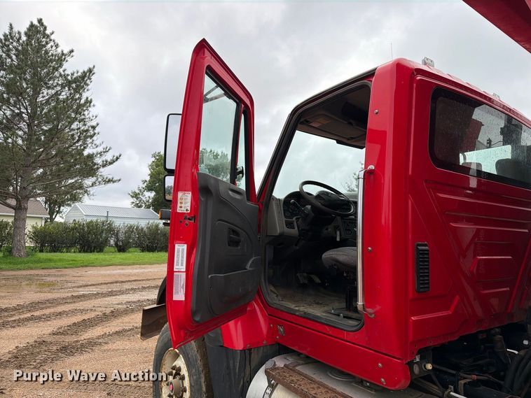 image for item FT6805 2010 International 7600 dump truck