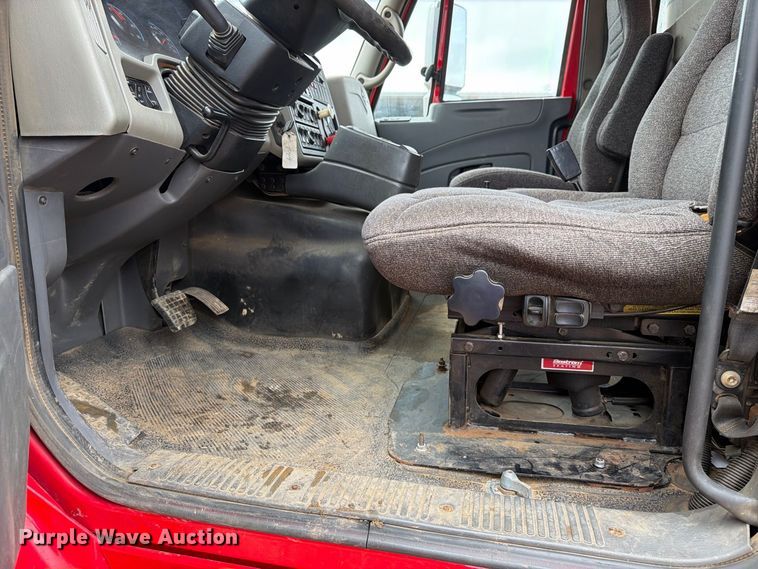 image for item FT6805 2010 International 7600 dump truck