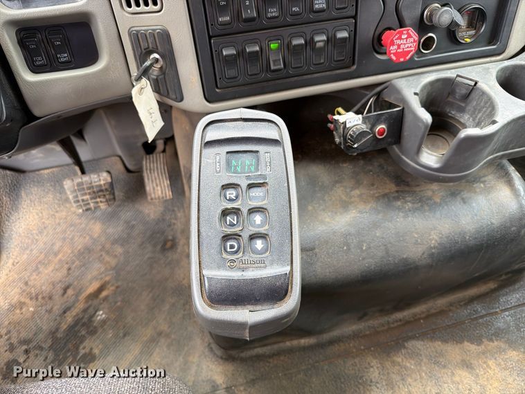 image for item FT6805 2010 International 7600 dump truck