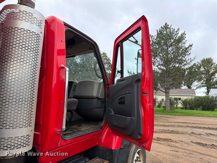 image for item FT6805 2010 International 7600 dump truck