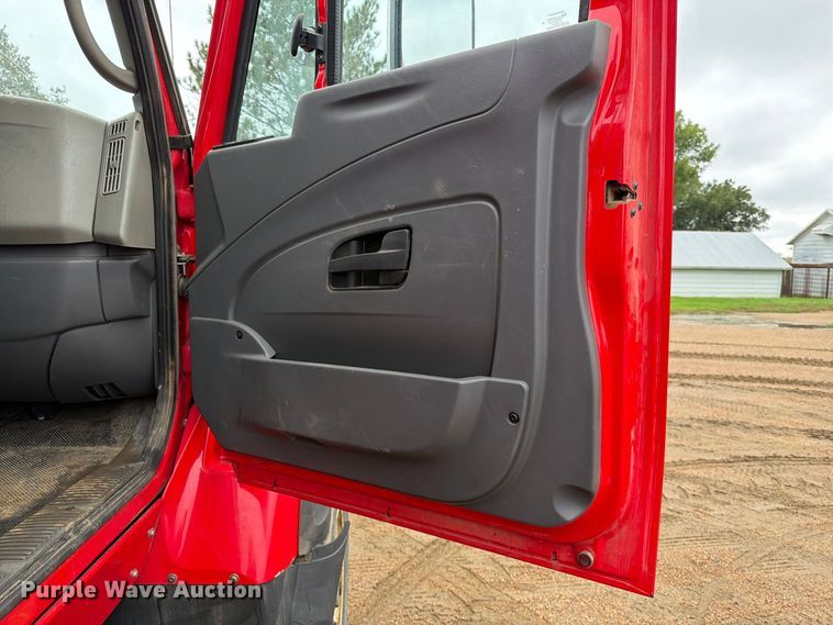 image for item FT6805 2010 International 7600 dump truck