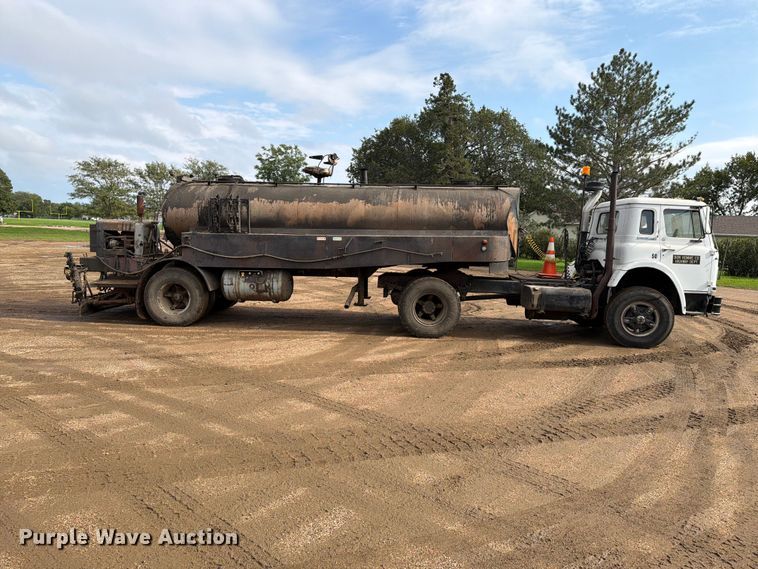 image for item FT6807 1979 International Cargostar semi truck