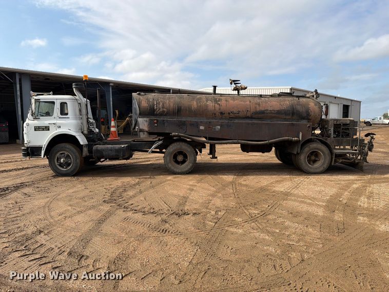 image for item FT6807 1979 International Cargostar semi truck
