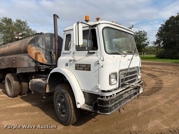 image for item FT6807 1979 International Cargostar semi truck