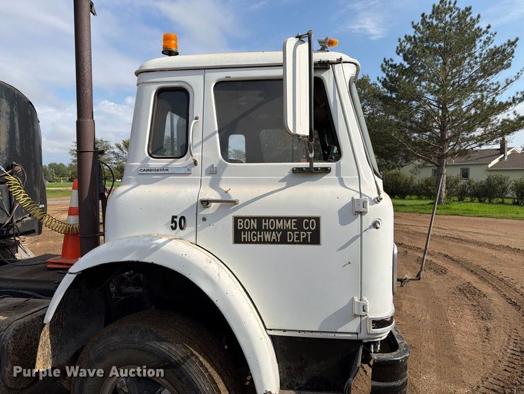 image for item FT6807 1979 International Cargostar semi truck