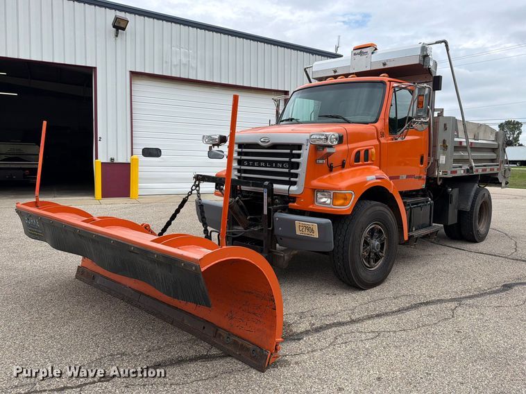 image for item FT7502 2002 Sterling L7500 dump truck