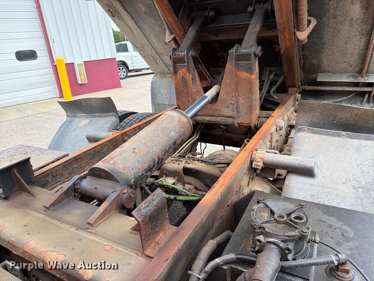 image for item FT7502 2002 Sterling L7500 dump truck