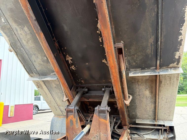 image for item FT7502 2002 Sterling L7500 dump truck