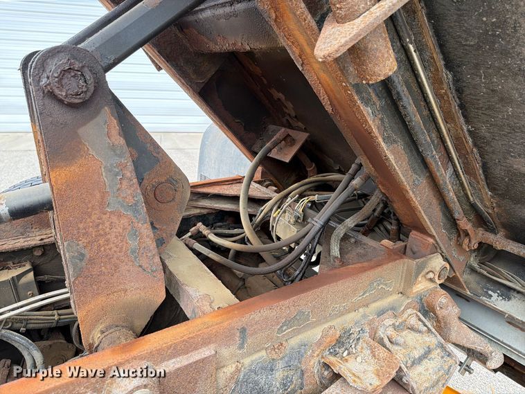 image for item FT7502 2002 Sterling L7500 dump truck