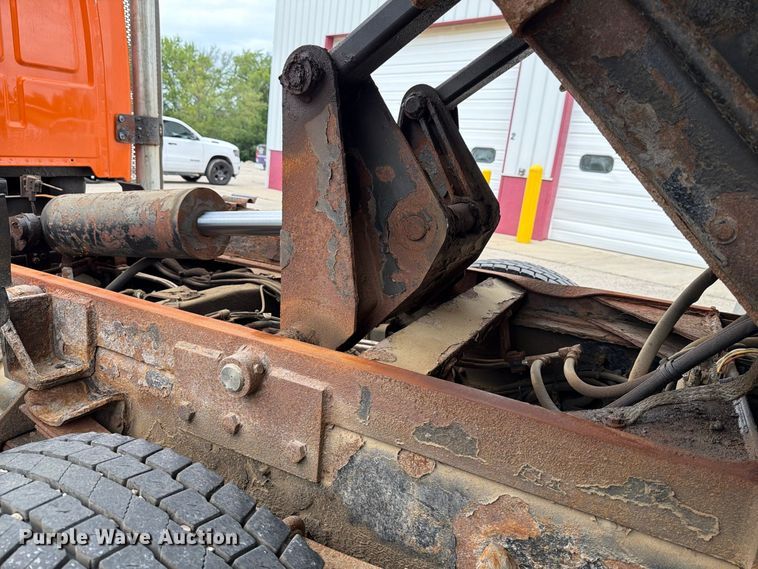 image for item FT7502 2002 Sterling L7500 dump truck