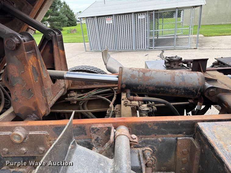image for item FT7502 2002 Sterling L7500 dump truck