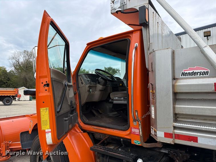 image for item FT7502 2002 Sterling L7500 dump truck