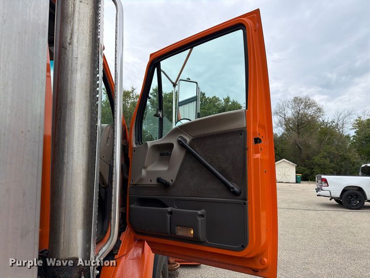 image for item FT7502 2002 Sterling L7500 dump truck
