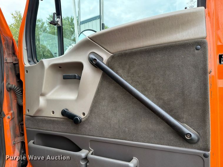 image for item FT7502 2002 Sterling L7500 dump truck