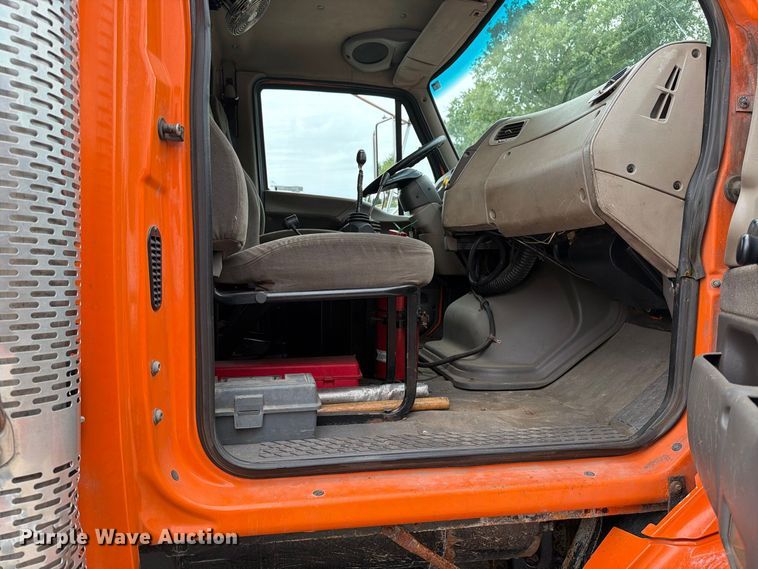 image for item FT7502 2002 Sterling L7500 dump truck