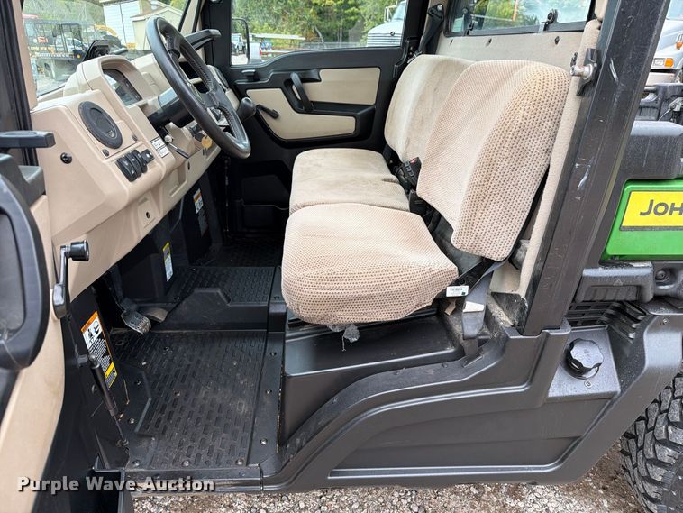 image for item FT7518 2021 John Deere 835R utility vehicle