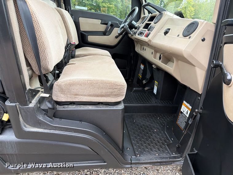 image for item FT7518 2021 John Deere 835R utility vehicle