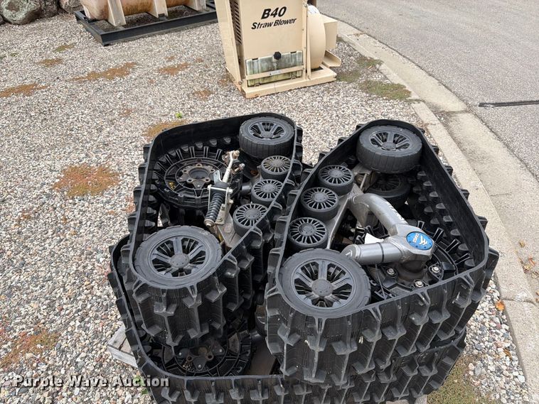 image for item FT7518 2021 John Deere 835R utility vehicle