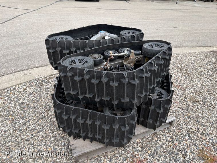 image for item FT7518 2021 John Deere 835R utility vehicle