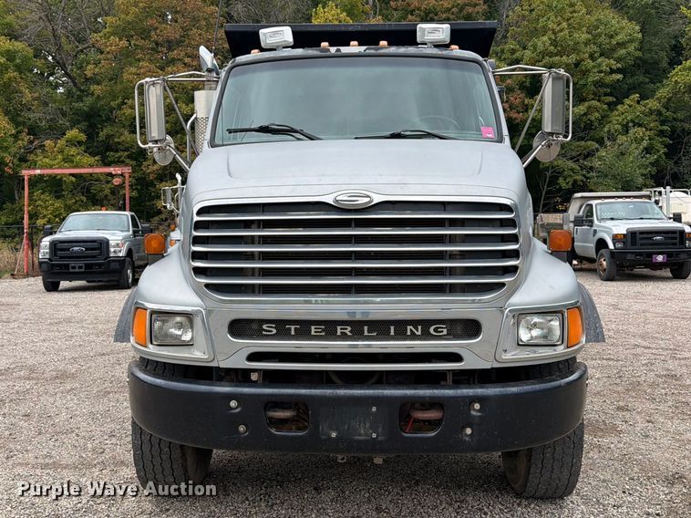 image for item FT7520 2004 Sterling Truck L9500 Series dump truck