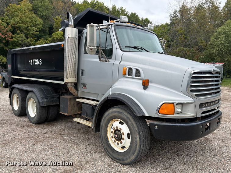 image for item FT7520 2004 Sterling Truck L9500 Series dump truck
