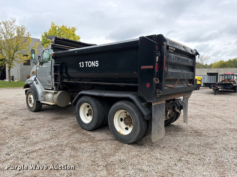 image for item FT7520 2004 Sterling Truck L9500 Series dump truck