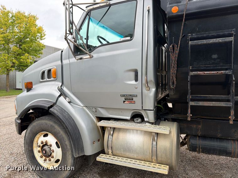 image for item FT7520 2004 Sterling Truck L9500 Series dump truck