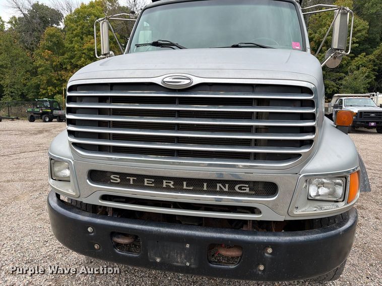 image for item FT7520 2004 Sterling Truck L9500 Series dump truck