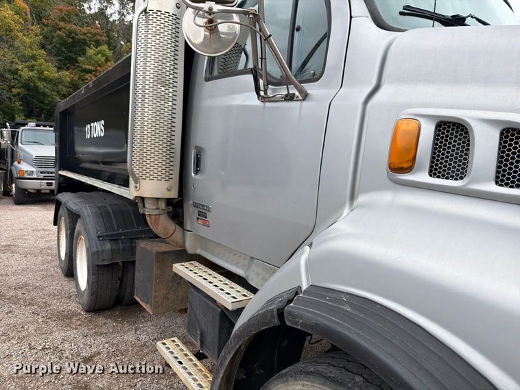 image for item FT7520 2004 Sterling Truck L9500 Series dump truck