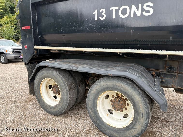 image for item FT7520 2004 Sterling Truck L9500 Series dump truck
