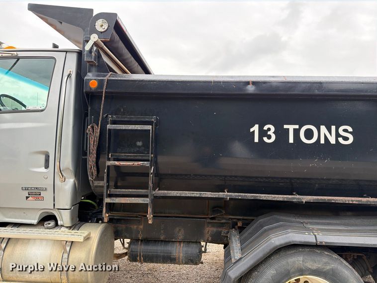 image for item FT7520 2004 Sterling Truck L9500 Series dump truck