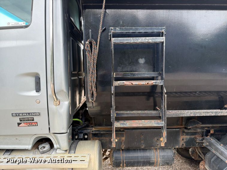 image for item FT7520 2004 Sterling Truck L9500 Series dump truck