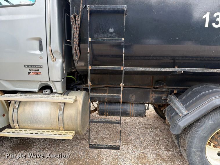 image for item FT7520 2004 Sterling Truck L9500 Series dump truck